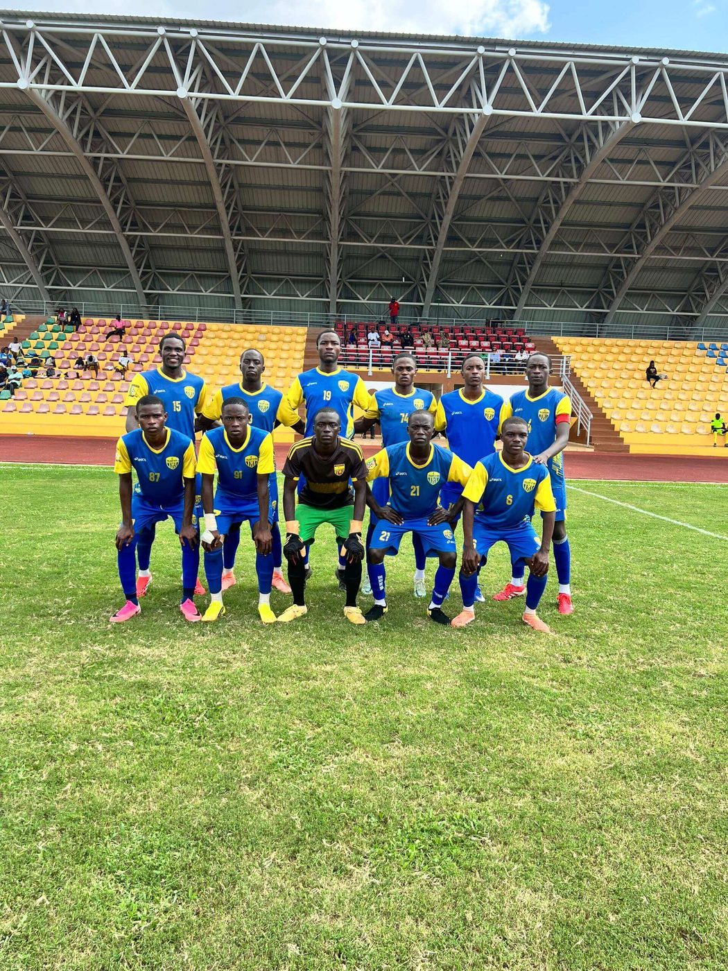 Le groupe au grand stade